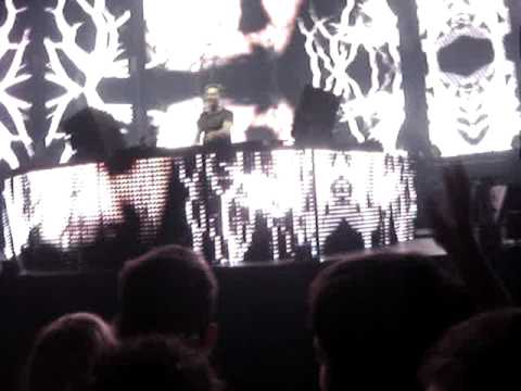 DJ Tiësto @ Athens, Greece 02-10-2010 Faithless -- Tweak Your Nipple (DJ Tiësto Remix)