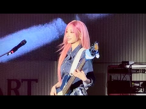 260403 QWER ”눈물참기“ - 아주대 벚꽃축제 