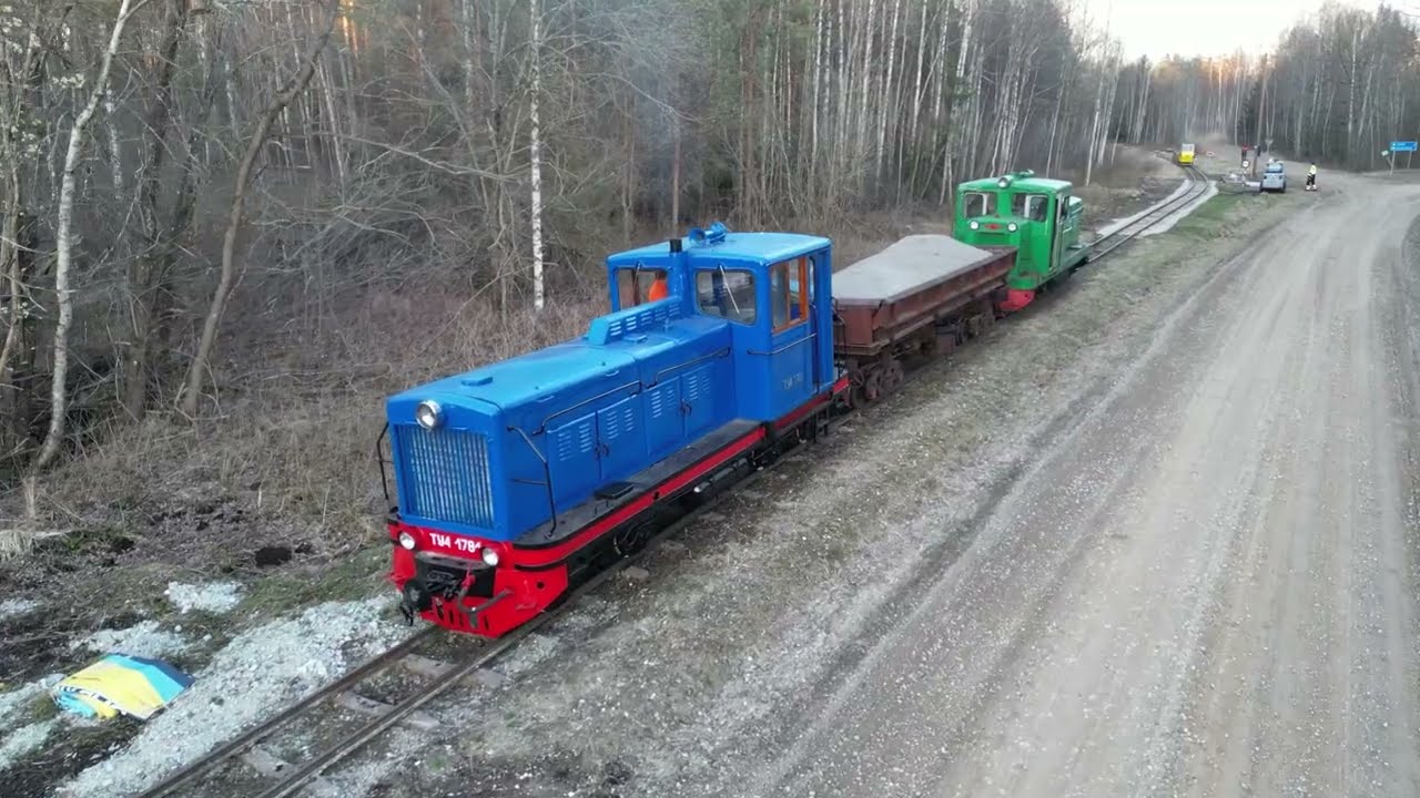 Тепловозы ТУ4-800 и 1781 и думпкар / TU4-800 and 1781 and a dumpcar