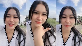 Download lagu Enjoying the Beautiful Atmosphere of the Rice Fields mp3