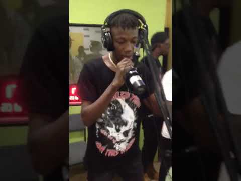 Amoros lance un Freestyle de ouff sur la Radio C'News Fm