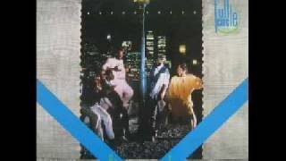 FULL CIRCLE - I CAN'T FIND  A LOVE