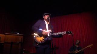 Chris Pierce &quot;Are You Beautiful&quot; Great Version Hotel Cafe 5/7/10 [View in 720 HD]