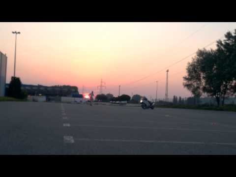 Na kolanie - Honda XX