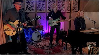 "Put The Squeeze On Me" feat. Teresa James and the Rhythm Tramps