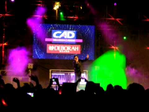 Alberto Camerini canta Tanz Bambolina all'80 festival di Udine 10 luglio 2009