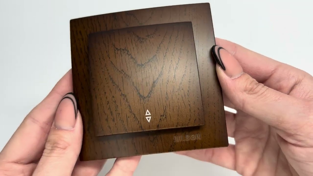 Вимикач прохідний одноклавішний NILSON Touran горіх 24271007