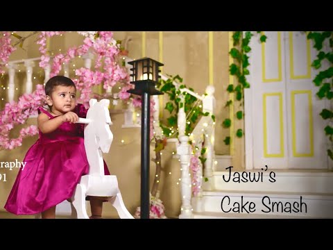 JASHWI’S CAKE SMASH!