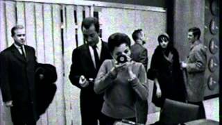 Judy Garland and Mark Herron arrive at JFK (Silent)