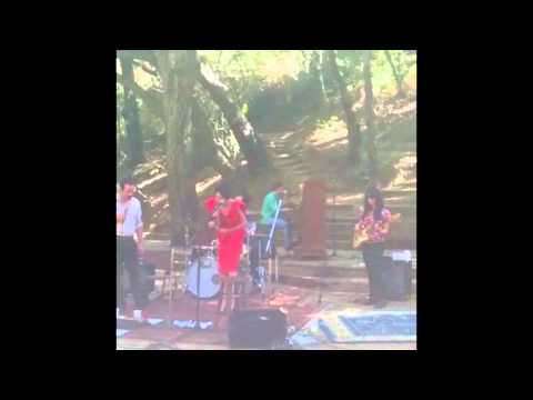 Alex Lilly and Mike Green sing "Islands in the Stream"