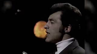 Frankie Valli Can&#39;t Take My Eyes Off You (Remastered)