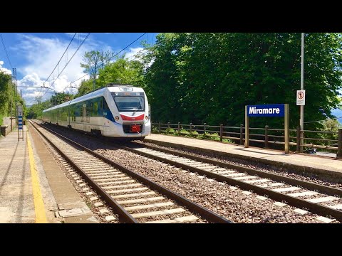 Transito nella fermata di Miramare del treno regionale 16632 “Trieste-Udine”