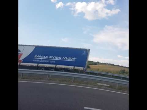 Динко гони бежанци на магистралата