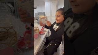🤩Liah abriendo sus canastas que le regalamos papá y yo por san Valentín 🩷