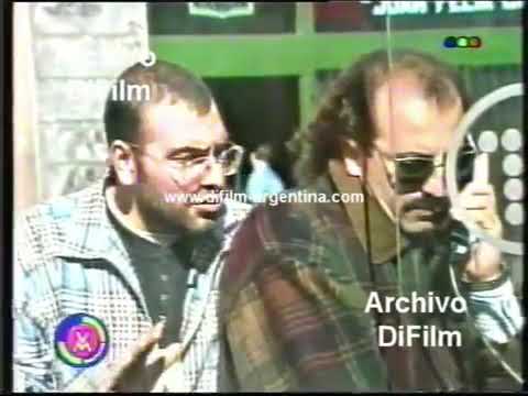 Freddy Villareal impaciente con el telefono publico (Año 1995) DiFilm