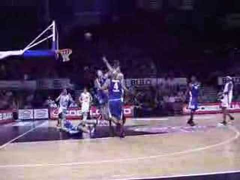 22 24-11-07 BCO-Bree - Elvir Ovcina met eigen rebound en sco