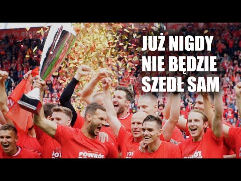 Największy upadek w polskiej piłce! Boniek na balkonie, kibice na dachach