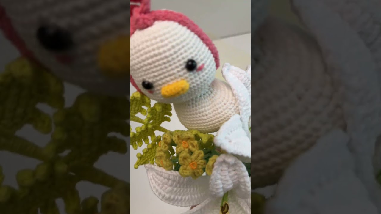 Wrapping Snowy Lily Pure-fection with add on duckling crochet flower bouquet #crochetsg #bouquet