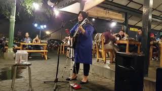 Download lagu HARUSNYA KAU PILIH AKU - PENGAMEN JOGJA PENDOPO LAWAS mp3