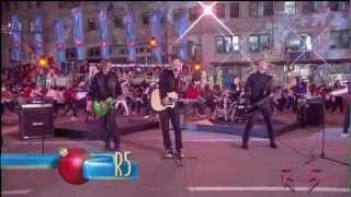 R5 - Christmas is Coming - The Magnificent Mile Lights Festival 2012 [HD]