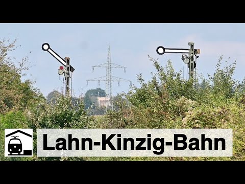 Stadler GTW, Formsignale, Bahnübergang von Hand zwischen Gelnhausen und Büdingen (Lahn-Kinzig-Bahn)