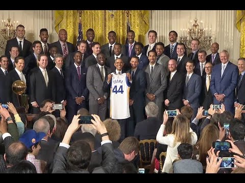 大統領がゴールデンステイト・ウォリアーズ、2015年NBA王者に敬意を表する (The President Honors the Golden State Warriors, 2015 NBA Champions)