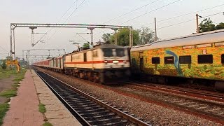 preview picture of video 'RAJDHANI Overtakes DURONTO !!'