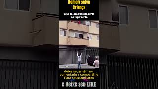 Homem salva Criança