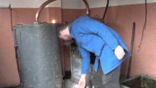 preview picture of video 'Distillation Alambic communal d'Arc et Senans 2013'