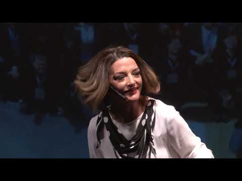 Do medo à confiança: A tímida que ama falar em público | Lena Souza | TEDxBomRetiro