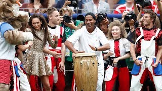 Aksi Meriah Ronaldinho saat Memukau Para Penonton Piala Dunia 2018