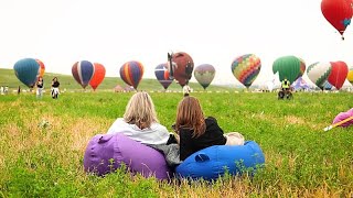 Kazakistan'daki balon festivali Almatı yakınında 30 sıcak hava balonuyla geri döndü