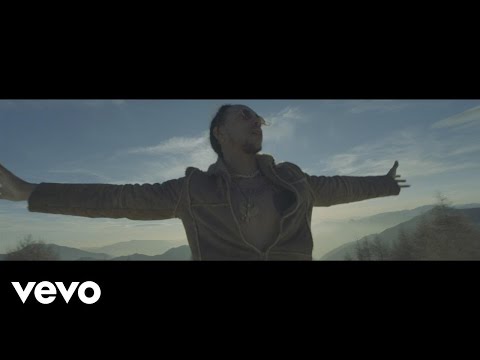 Laioung - Vengo dal basso (Official Video) ft. Guè