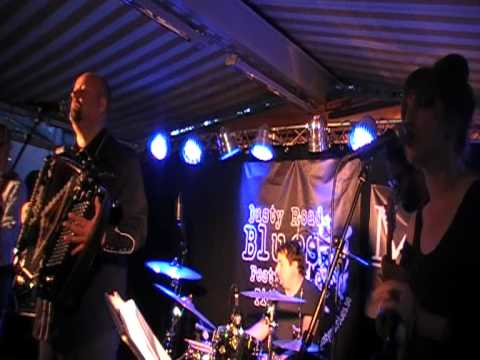 JT Lauritsen & Skybenders Blues Band @ Dusty Road Bluesfestival 2012