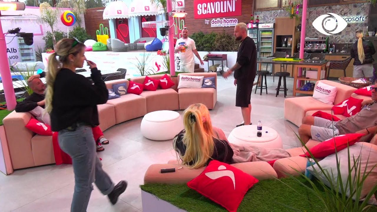 Kush ka hedhur miell në krevatin tim?/Ronaldo diskuton me banorët