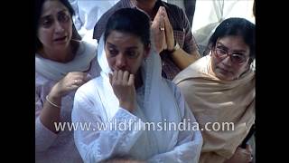 Dev Anand accompanies family to bid adieu to Vijay Anand video