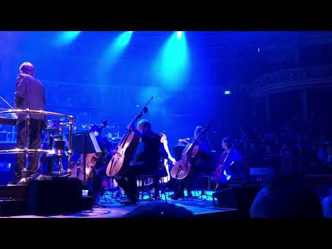 David Arnold vs. Michael Giacchino - Arnold as Princess Leia