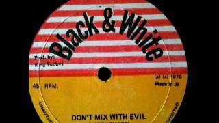 LEROY SMART & U BROWN + KING TUBBY - Don't mix with evil + reality dub  (1979 Black & white)