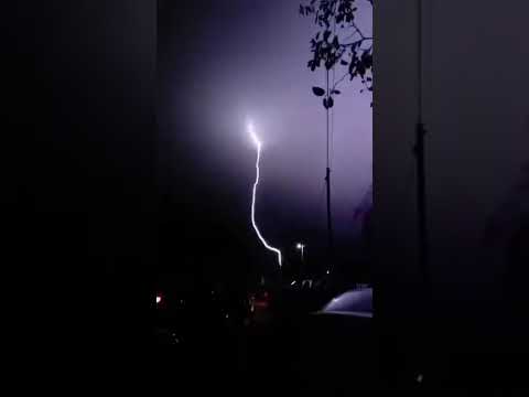 ⚡️¡ZARPADO RAYO!Registro en Pampa de los Guanacos, Santiago del Estero.🎥 @daimoyano_28/12/25