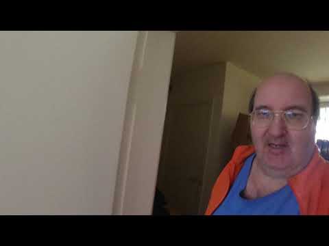 MongoTV_6236 - Kigger På Flyttekasser i Forstue Stået 7 År - Del 3 - Tomme Flyttekasser i Kælderrum