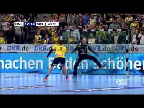 Andy Schmid mit dem 7 Meter durch die Beine von Johan Sjöstrand