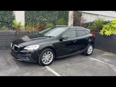 Volvo V40 2.0 D4 AUTO / CROSS COUNTRY / MOMENTUM S - Image 2