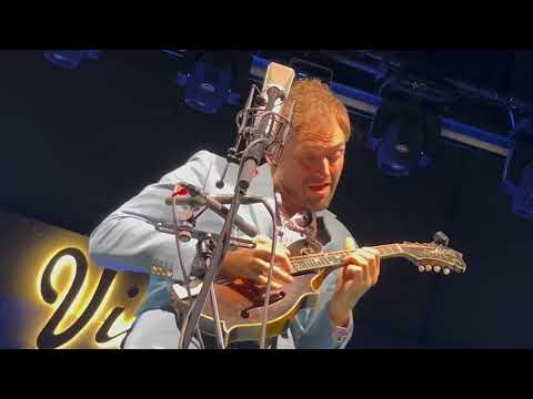 Chris Thile, Tour 2025 “Don’t think Twice its all right”. (Bob Dylan) Sala Villanos 21/11/2025