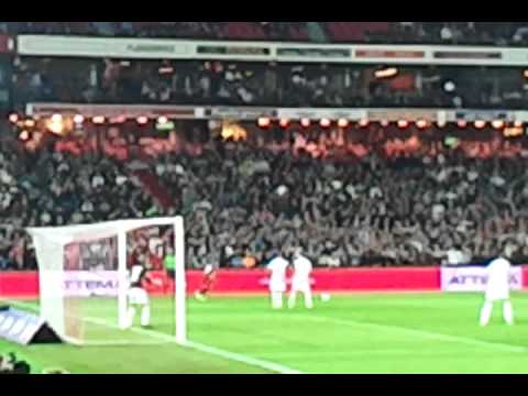 Geef die bal maar aan Cabral!