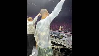 Download lagu Crowd goes wild as Sia performs ‘Titanium’ live with David Guetta and Afrojack (2025) mp3