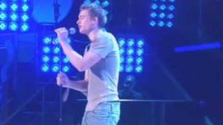 Blue - Lee Ryan - Stand Up As People [Live CDUK 26.04.03].mpg