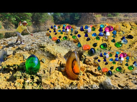 VANDA GOLD HUNTERT# - Gold hunters by men, digging and finding gems under rocks, scary.