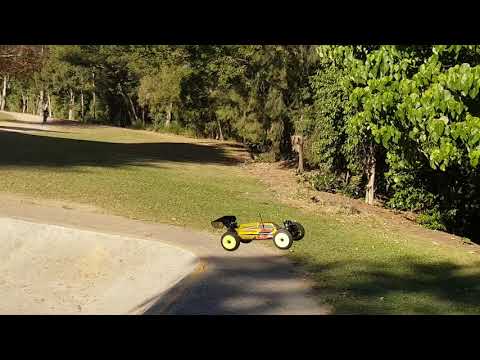 Losi 8 vs Tekno EB48 3 vs Hyper buggy race
