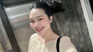 Download lagu LIVE Street Café - Welcome Family 🤗 Ploysai Coffee Lady in Bangkok Thailand - Thai Street Food mp3