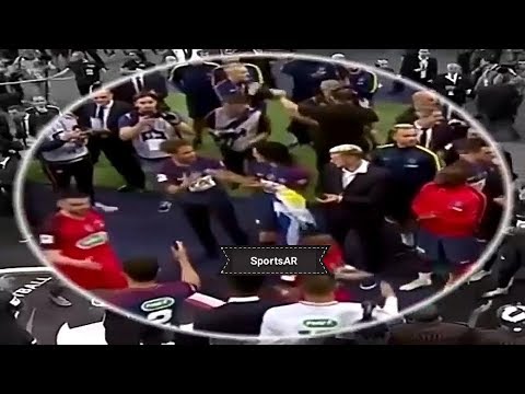 Neymar and Cavani Look what happened between during PSG celebration